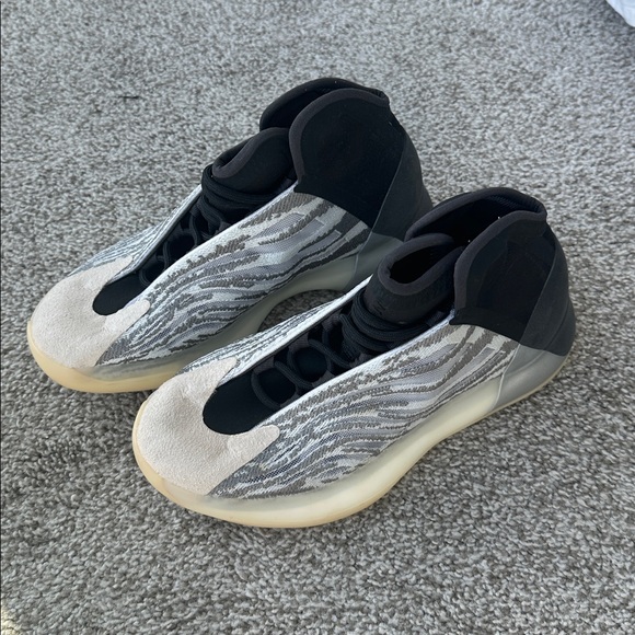 AUTHENTIC Quantum Lifestyle Yeezys - Picture 4 of 6